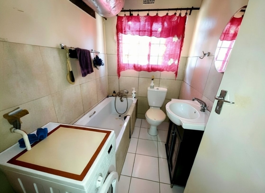 2 Bedroom Property for Sale in Table View Western Cape